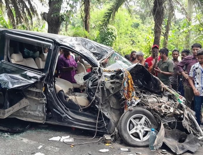 ভাঙ্গা-বরিশাল মহাসড়কে বাস-মাইক্রোবাসের সংঘর্ষে শিশুসহ আহত হয়েছে ১০ জন